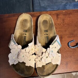 Birkenstock Sandals with Floral Accents - light pink